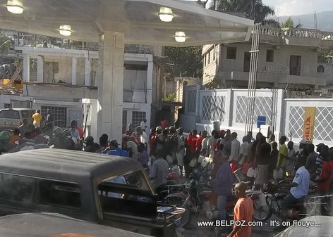 Haiti Gas Shortage, Long Line at the Gas Pumps
