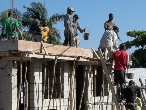 Haiti Construction - Betonnage - Pouring Concrete