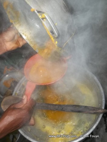 Soup Joumou Haiti - Dlo soup finn bouyi, nou vide Joumou ladan li