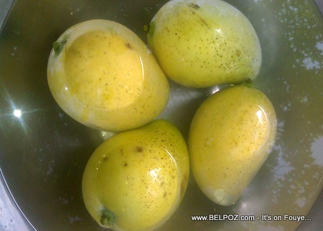 Haiti - 4 Mango Blan bien lave, Ready to Eat...