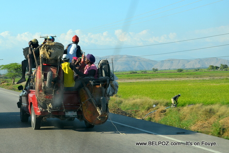 Haiti - Camionete La Chaje sou la Route