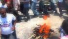 Haiti - Yon boukan dife limen, Moun yo ap shofe, Manifestation pral komanse - Manifestation 28 Avril 2014