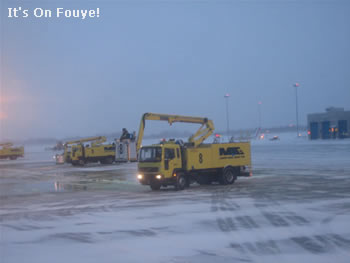 Experience the thrill of airplane deicing